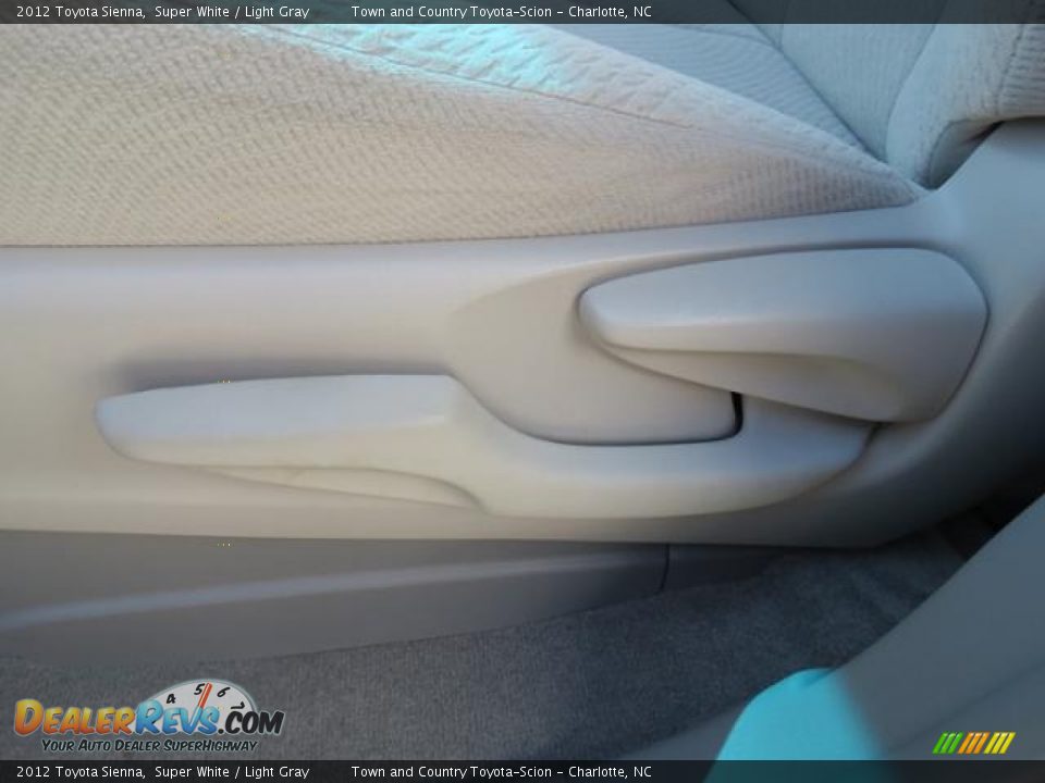 2012 Toyota Sienna Super White / Light Gray Photo #10