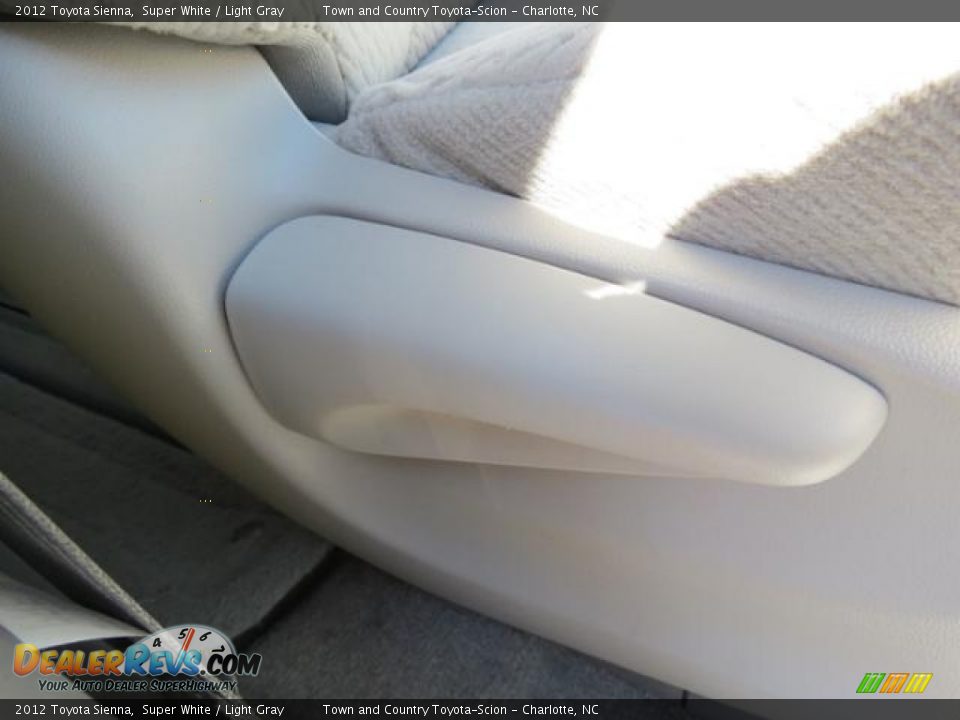 2012 Toyota Sienna Super White / Light Gray Photo #22