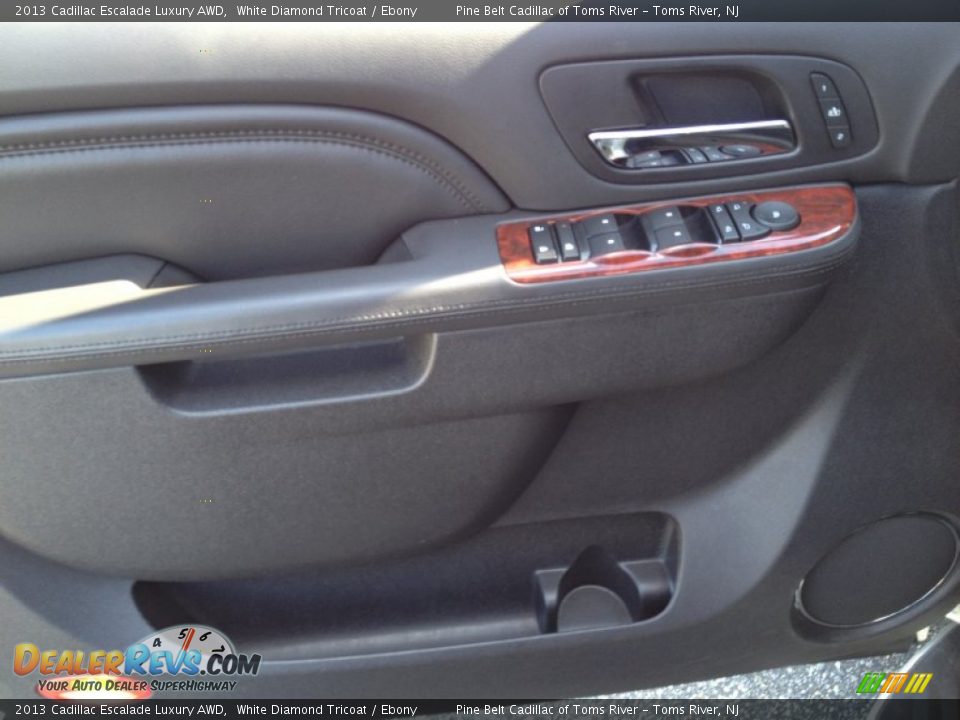 2013 Cadillac Escalade Luxury AWD White Diamond Tricoat / Ebony Photo #12