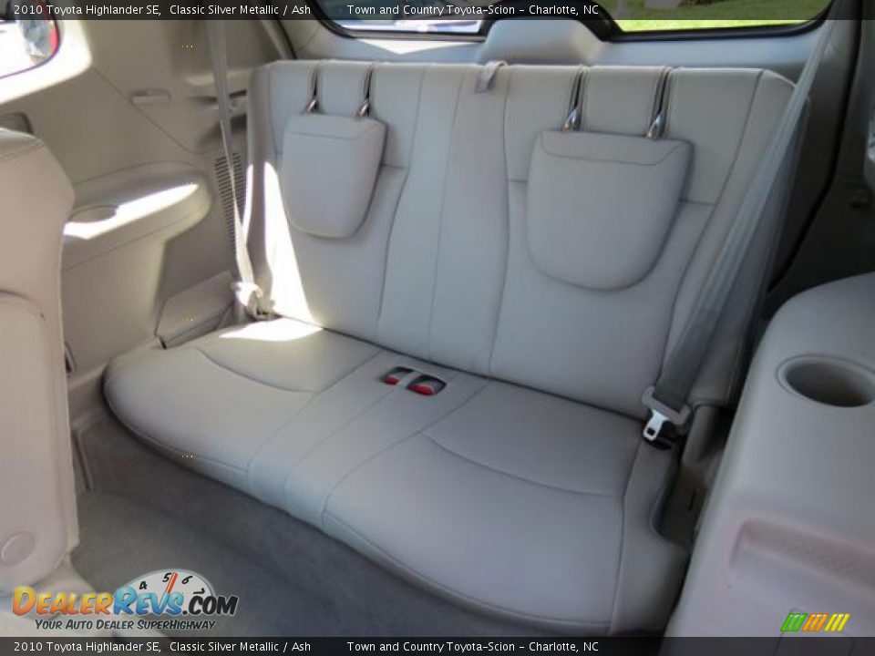 2010 Toyota Highlander SE Classic Silver Metallic / Ash Photo #7