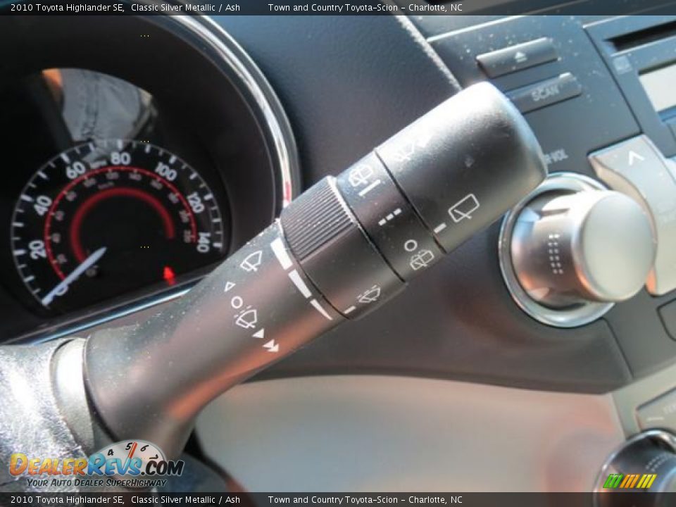2010 Toyota Highlander SE Classic Silver Metallic / Ash Photo #24
