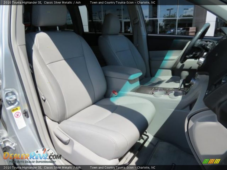 2010 Toyota Highlander SE Classic Silver Metallic / Ash Photo #28