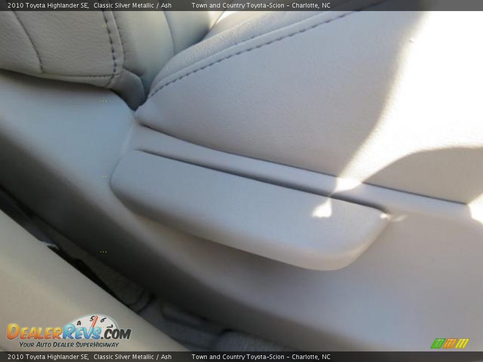 2010 Toyota Highlander SE Classic Silver Metallic / Ash Photo #29