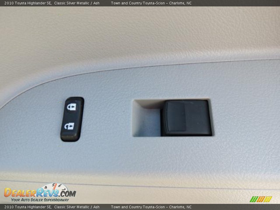 2010 Toyota Highlander SE Classic Silver Metallic / Ash Photo #30