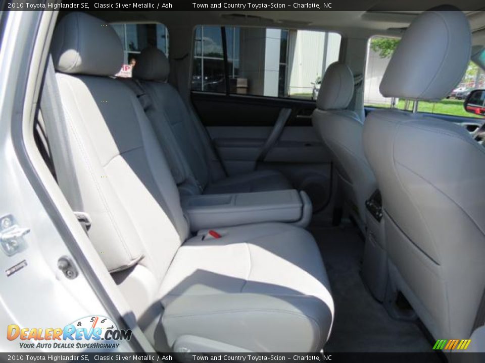 2010 Toyota Highlander SE Classic Silver Metallic / Ash Photo #31