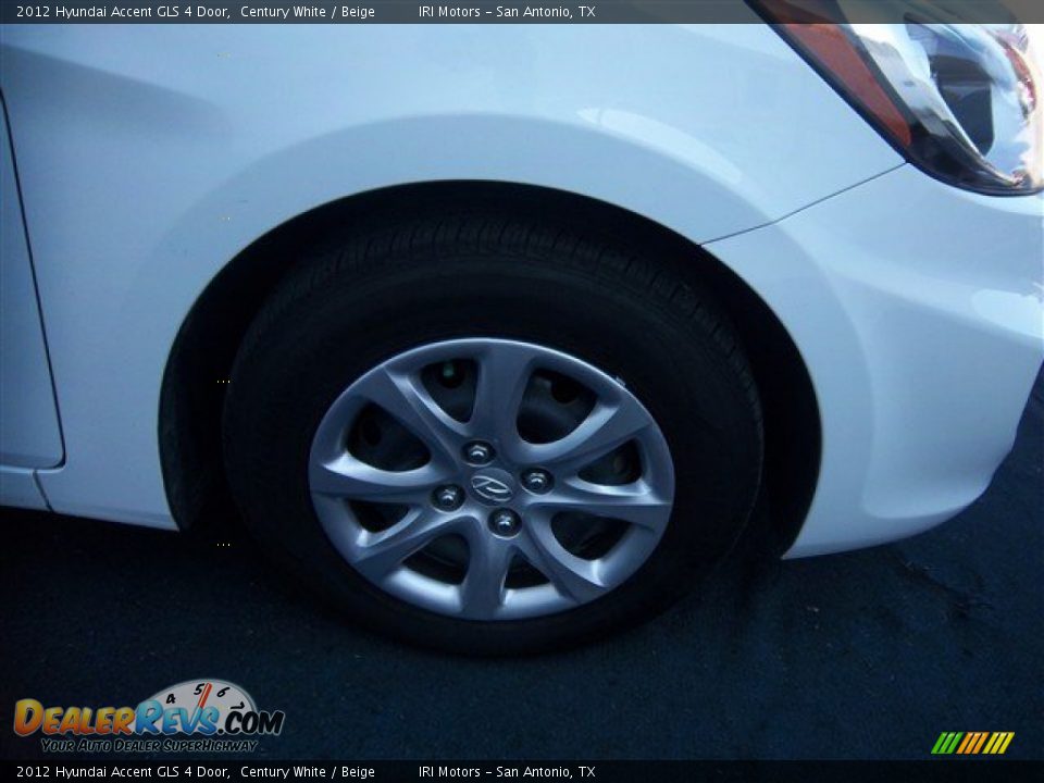 2012 Hyundai Accent GLS 4 Door Century White / Beige Photo #4