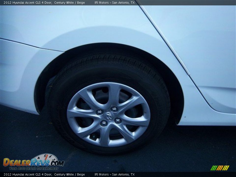 2012 Hyundai Accent GLS 4 Door Century White / Beige Photo #5