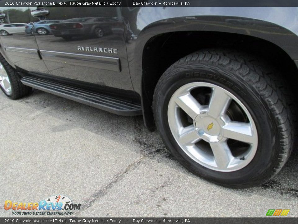 2010 Chevrolet Avalanche LT 4x4 Taupe Gray Metallic / Ebony Photo #3