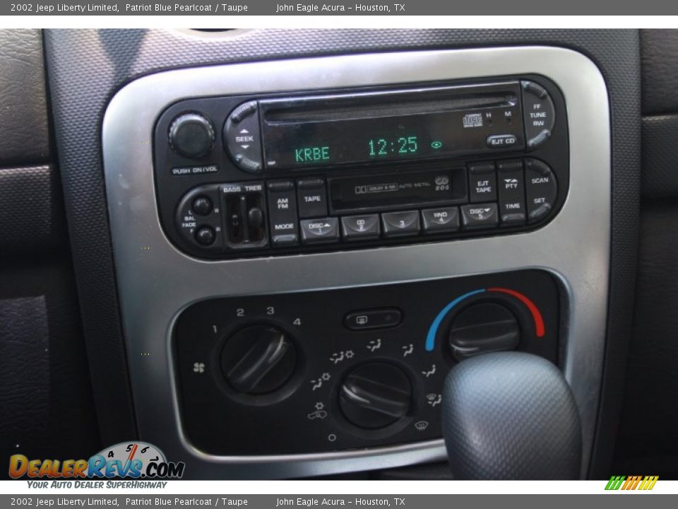 Controls of 2002 Jeep Liberty Limited Photo #22