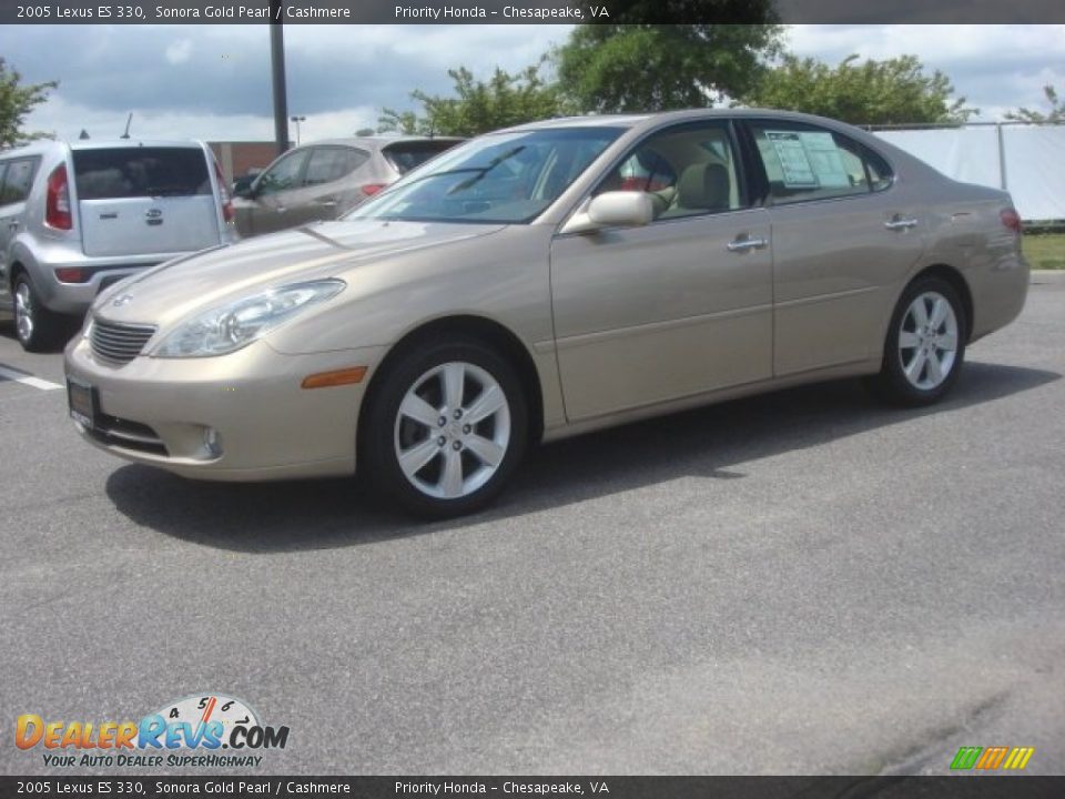 Front 3/4 View of 2005 Lexus ES 330 Photo #2