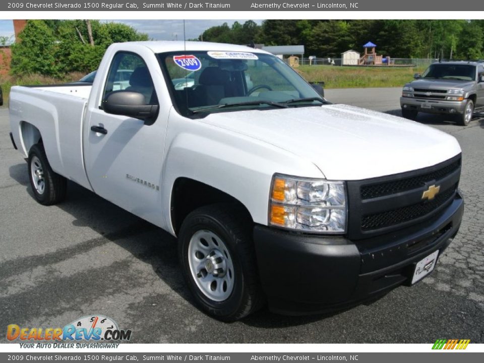 Front 3/4 View of 2009 Chevrolet Silverado 1500 Regular Cab Photo #1