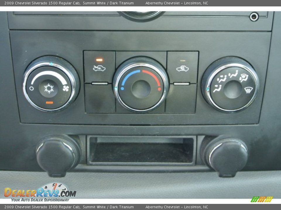 Controls of 2009 Chevrolet Silverado 1500 Regular Cab Photo #12