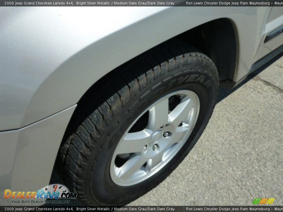 2009 Jeep Grand Cherokee Laredo 4x4 Bright Silver Metallic / Medium Slate Gray/Dark Slate Gray Photo #9
