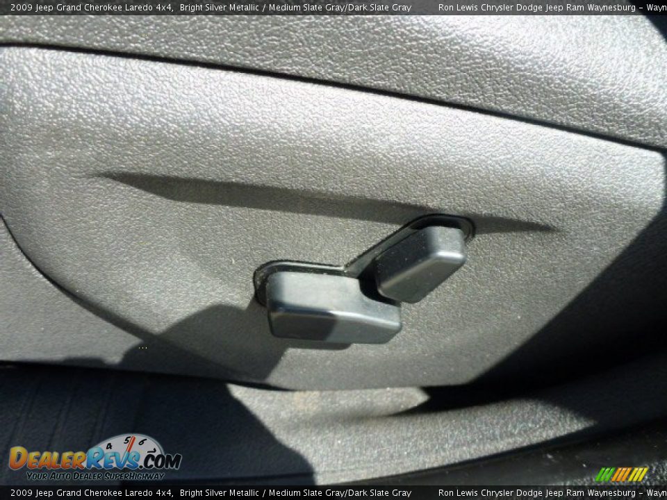 2009 Jeep Grand Cherokee Laredo 4x4 Bright Silver Metallic / Medium Slate Gray/Dark Slate Gray Photo #15