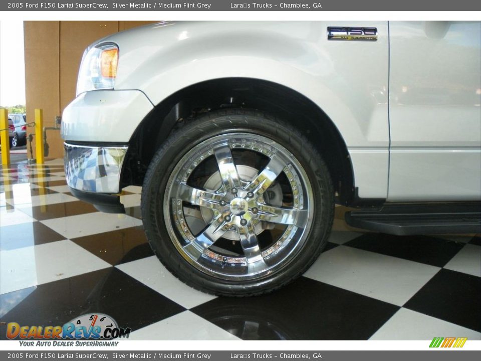 2005 Ford F150 Lariat SuperCrew Silver Metallic / Medium Flint Grey Photo #8
