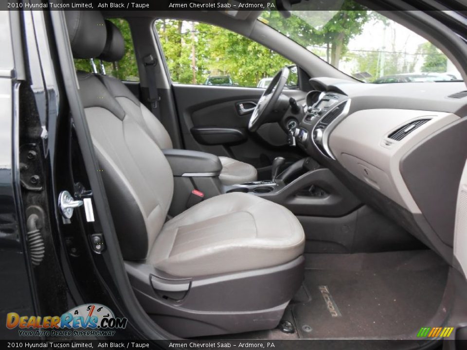 2010 Hyundai Tucson Limited Ash Black / Taupe Photo #13