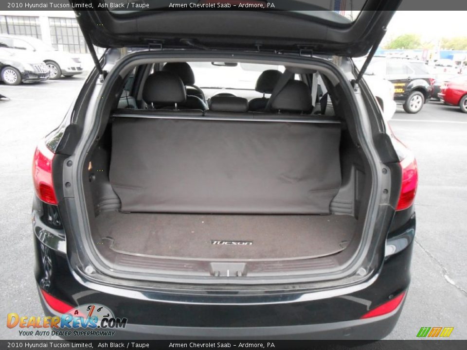 2010 Hyundai Tucson Limited Ash Black / Taupe Photo #15