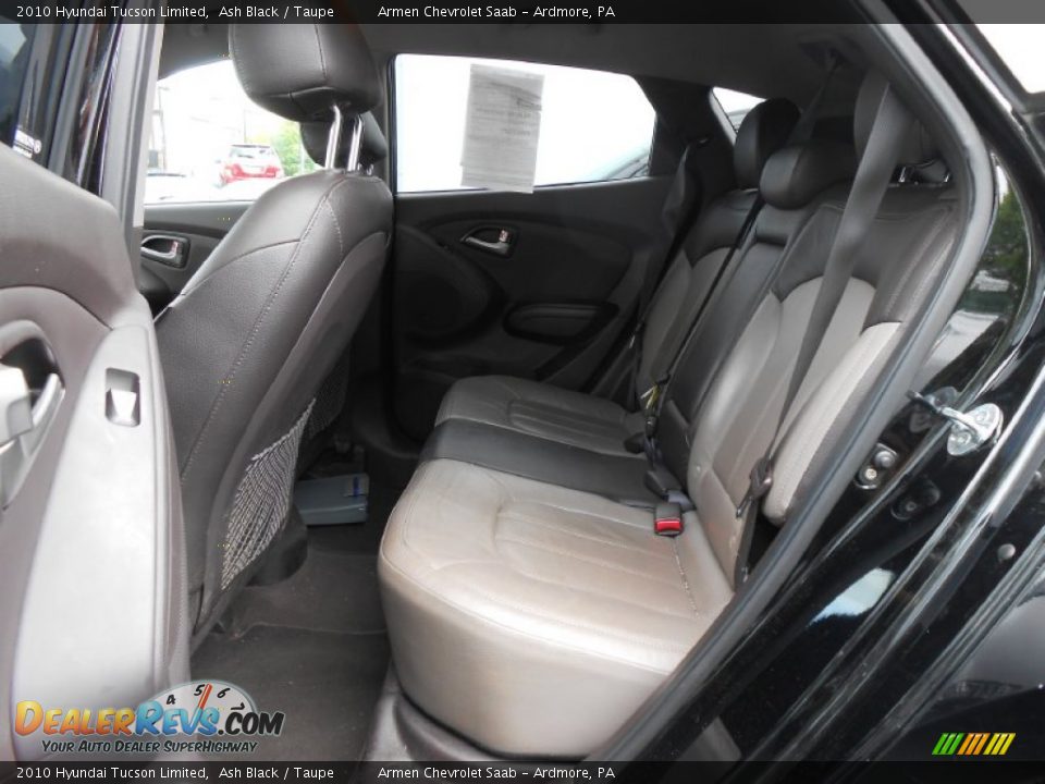 2010 Hyundai Tucson Limited Ash Black / Taupe Photo #16