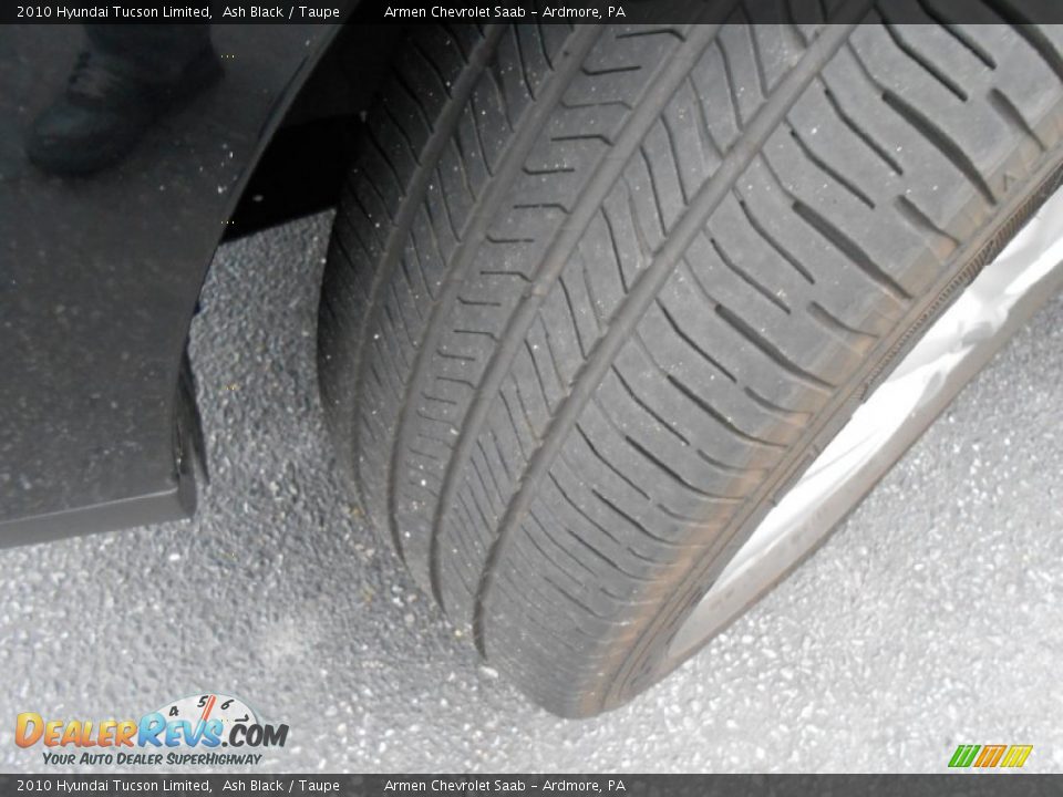 2010 Hyundai Tucson Limited Ash Black / Taupe Photo #21
