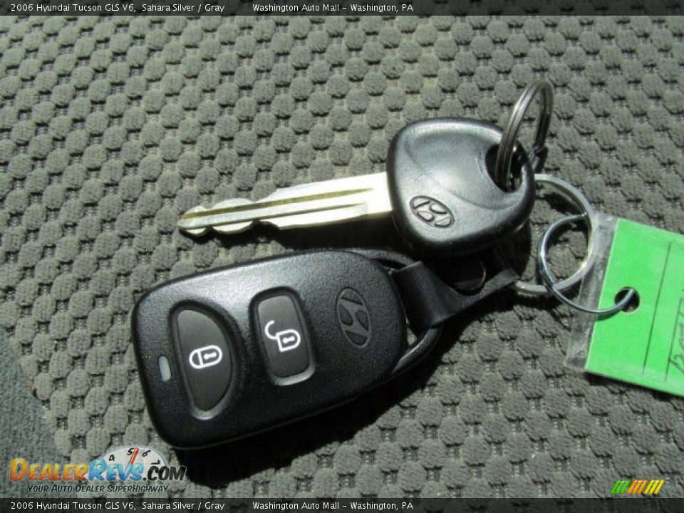 Keys of 2006 Hyundai Tucson GLS V6 Photo #17