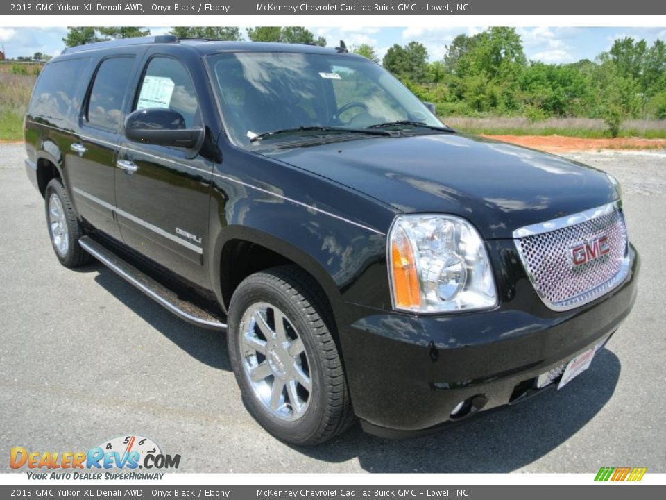 Front 3/4 View of 2013 GMC Yukon XL Denali AWD Photo #2