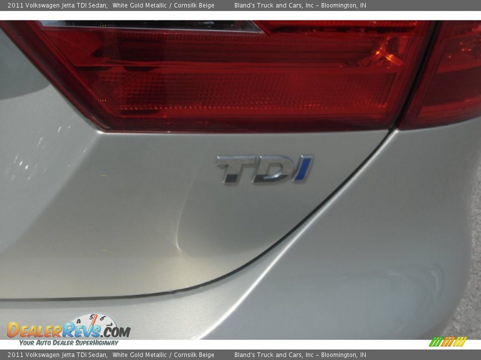 2011 Volkswagen Jetta TDI Sedan White Gold Metallic / Cornsilk Beige Photo #4