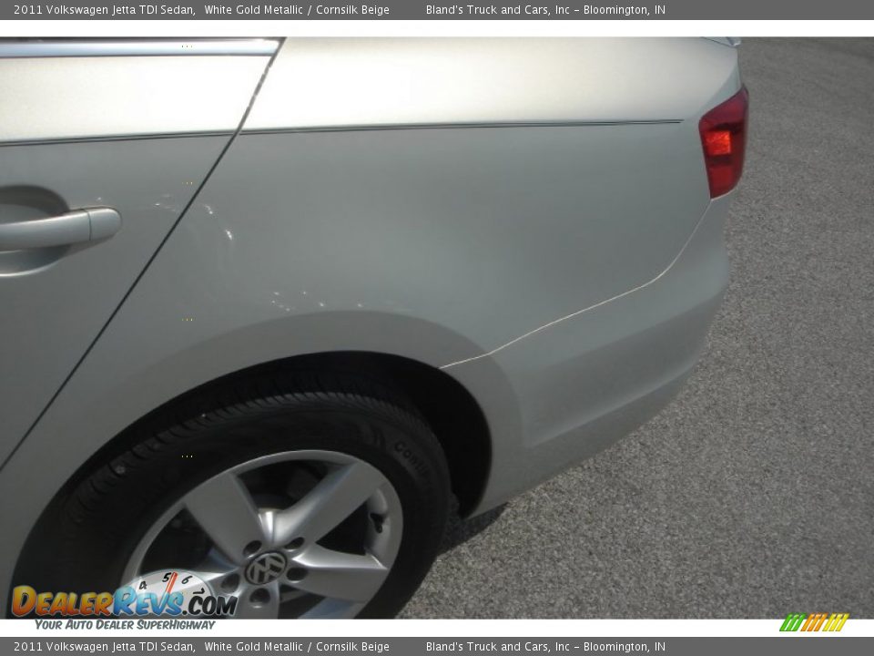 2011 Volkswagen Jetta TDI Sedan White Gold Metallic / Cornsilk Beige Photo #11