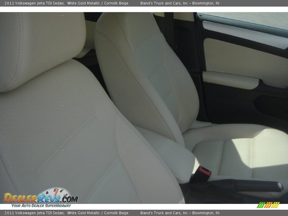2011 Volkswagen Jetta TDI Sedan White Gold Metallic / Cornsilk Beige Photo #17
