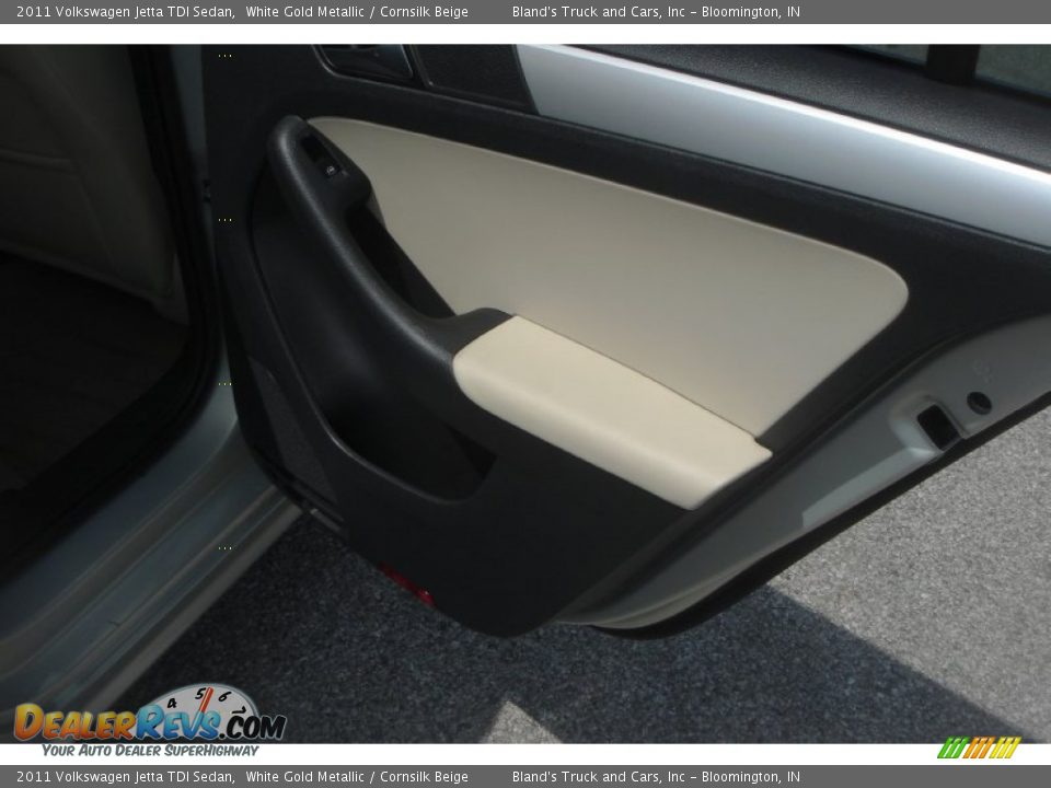 2011 Volkswagen Jetta TDI Sedan White Gold Metallic / Cornsilk Beige Photo #19
