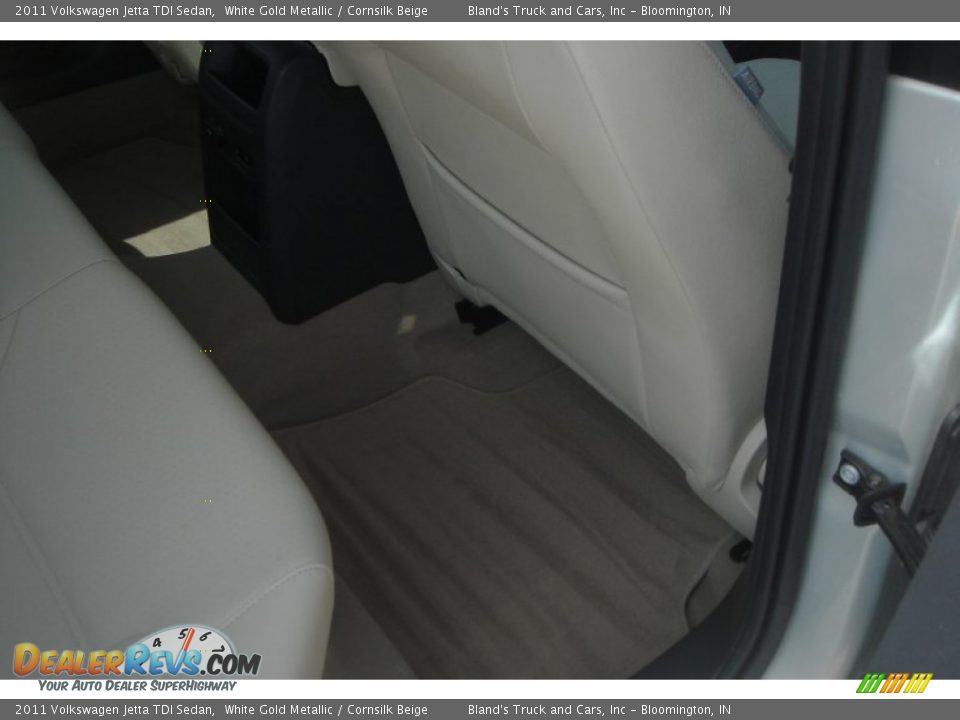 2011 Volkswagen Jetta TDI Sedan White Gold Metallic / Cornsilk Beige Photo #21