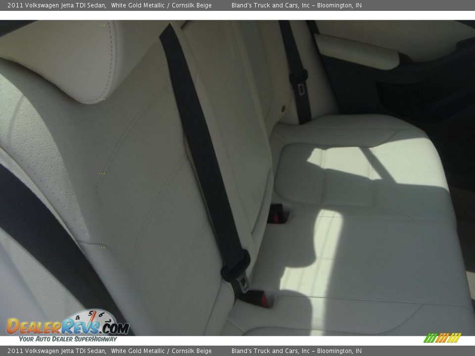 2011 Volkswagen Jetta TDI Sedan White Gold Metallic / Cornsilk Beige Photo #23