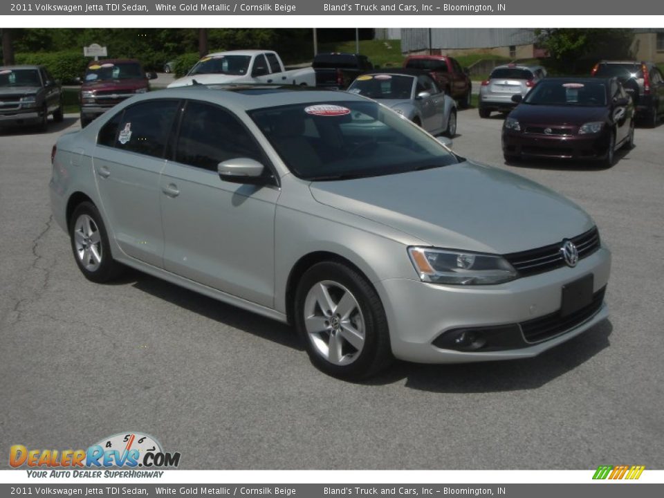 Front 3/4 View of 2011 Volkswagen Jetta TDI Sedan Photo #28
