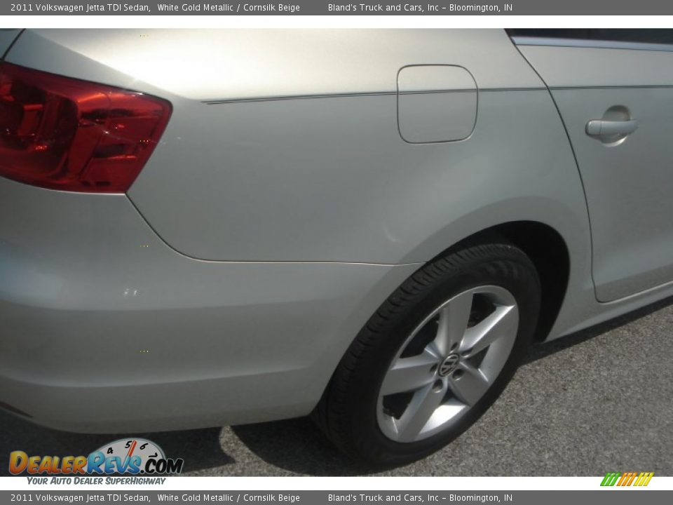 2011 Volkswagen Jetta TDI Sedan White Gold Metallic / Cornsilk Beige Photo #31