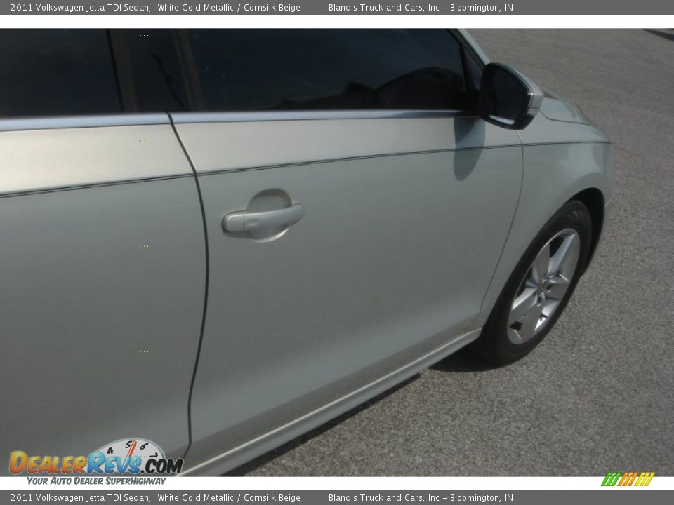 2011 Volkswagen Jetta TDI Sedan White Gold Metallic / Cornsilk Beige Photo #33
