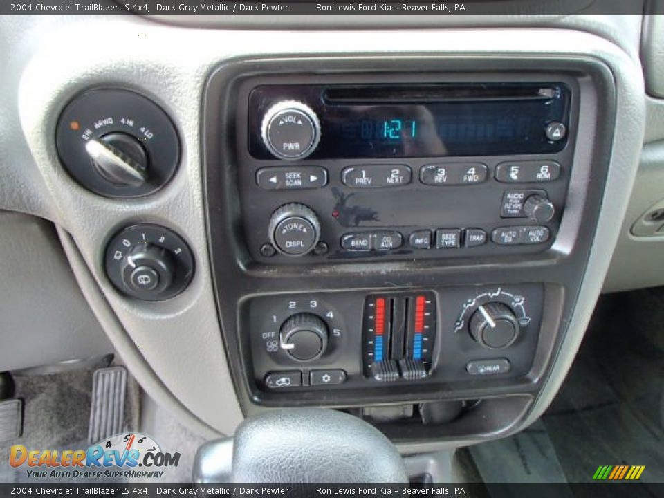 Controls of 2004 Chevrolet TrailBlazer LS 4x4 Photo #16