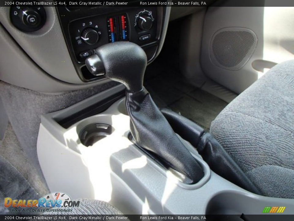 2004 Chevrolet TrailBlazer LS 4x4 Shifter Photo #17
