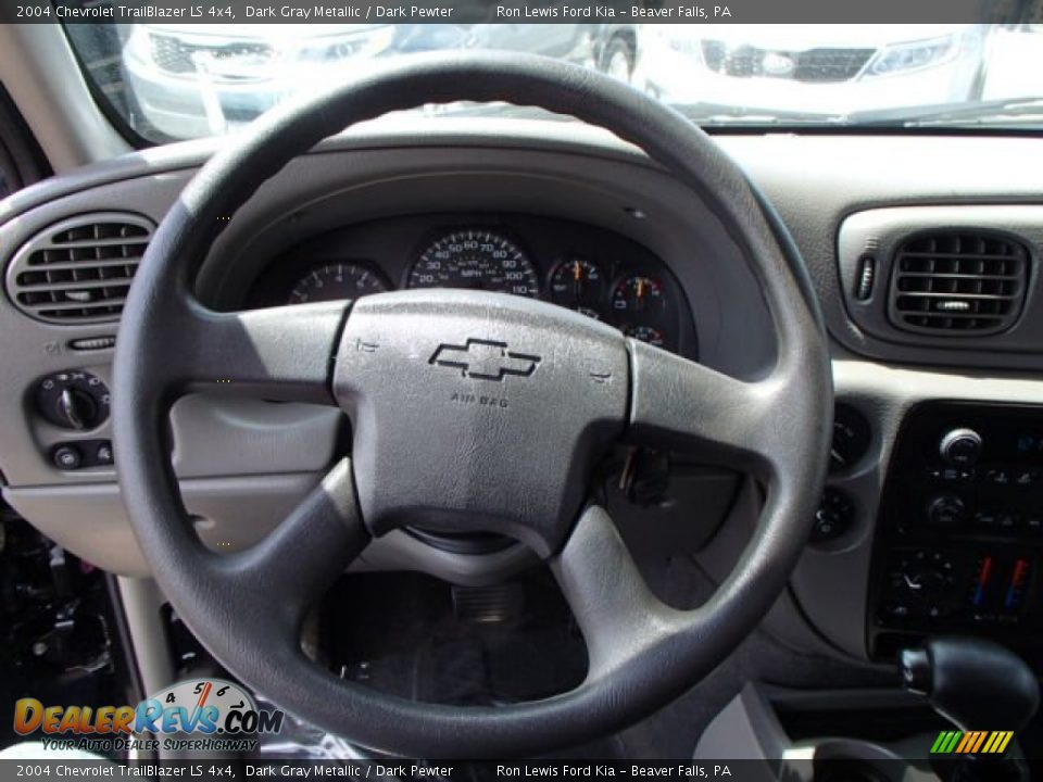 2004 Chevrolet TrailBlazer LS 4x4 Steering Wheel Photo #18