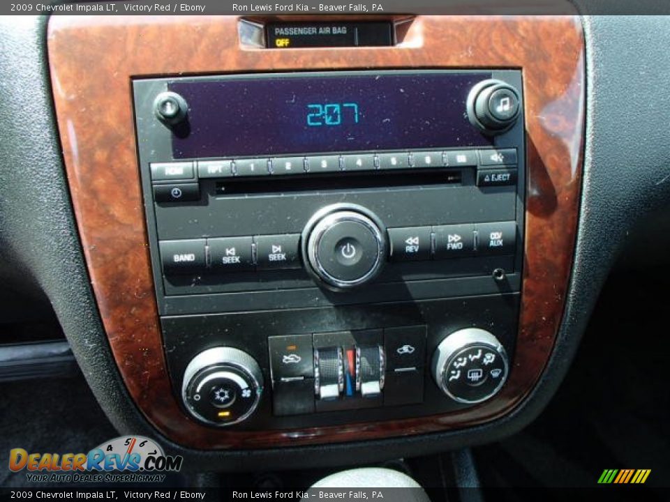 Controls of 2009 Chevrolet Impala LT Photo #16