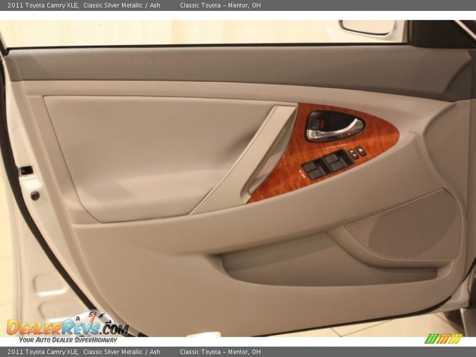 2011 Toyota Camry XLE Classic Silver Metallic / Ash Photo #4