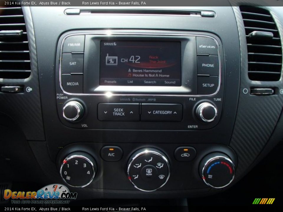 Controls of 2014 Kia Forte EX Photo #16