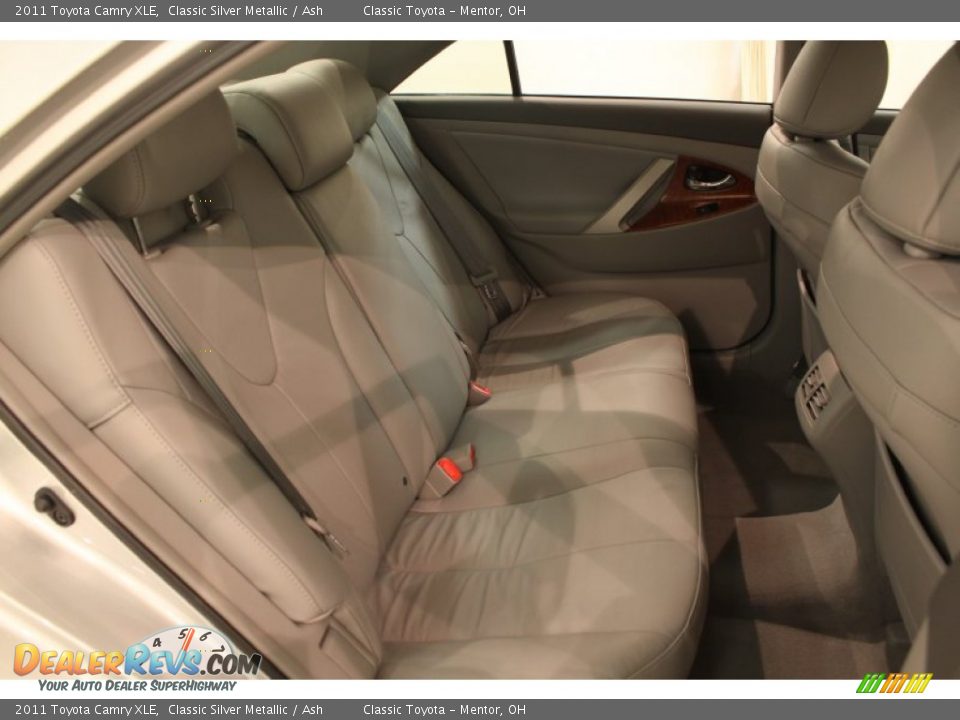2011 Toyota Camry XLE Classic Silver Metallic / Ash Photo #16