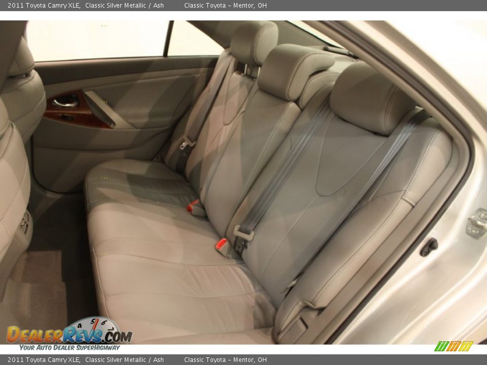 2011 Toyota Camry XLE Classic Silver Metallic / Ash Photo #17