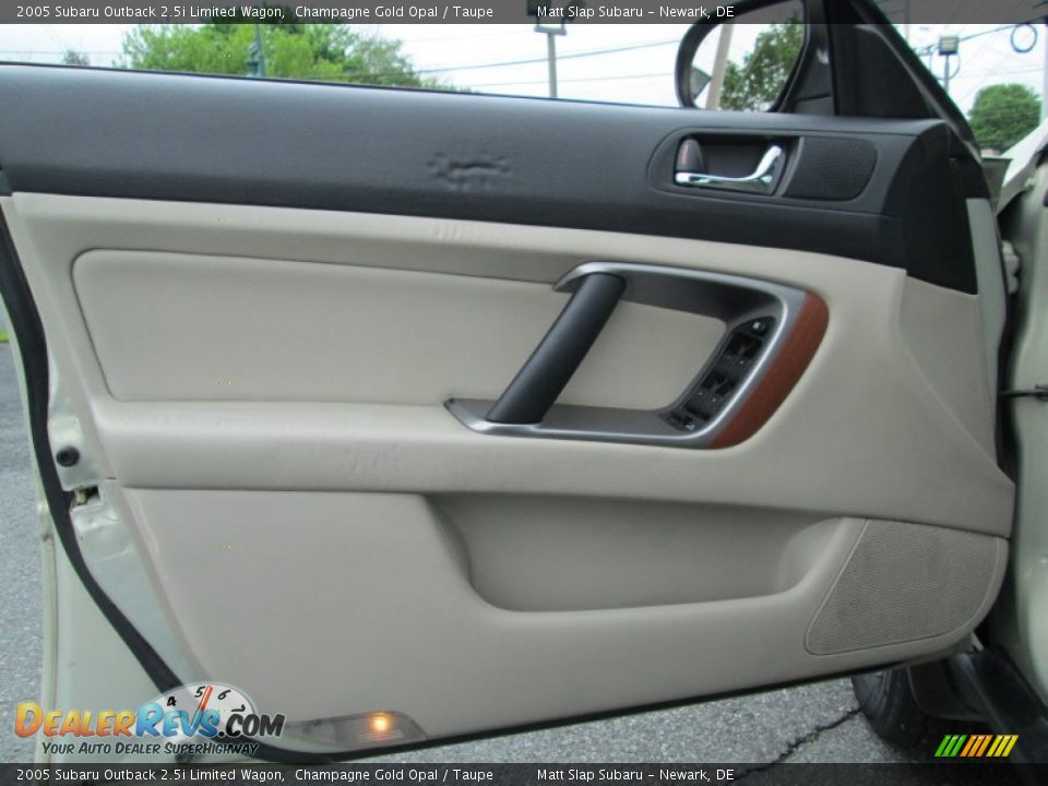 2005 Subaru Outback 2.5i Limited Wagon Champagne Gold Opal / Taupe Photo #12