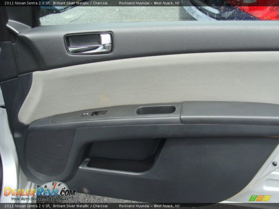 2011 Nissan Sentra 2.0 SR Brilliant Silver Metallic / Charcoal Photo #22