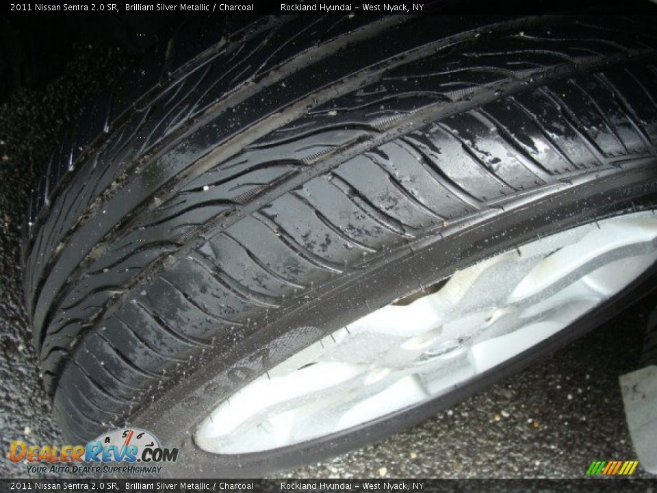 2011 Nissan Sentra 2.0 SR Brilliant Silver Metallic / Charcoal Photo #26