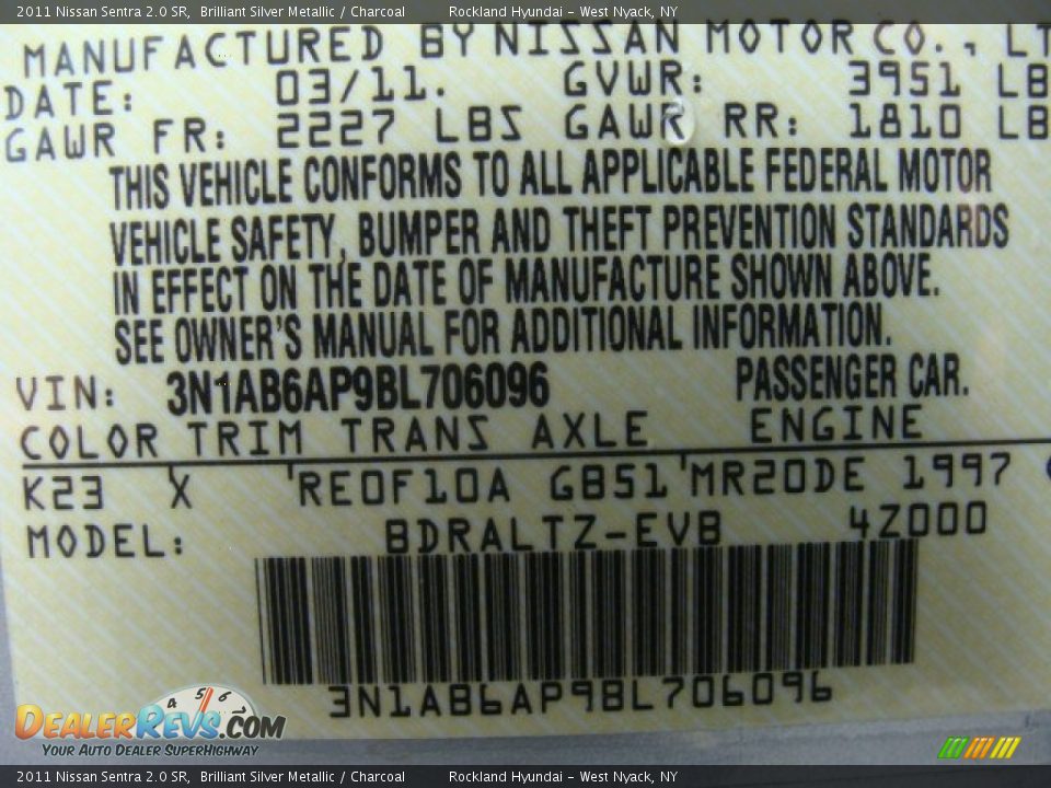 2011 Nissan Sentra 2.0 SR Brilliant Silver Metallic / Charcoal Photo #29