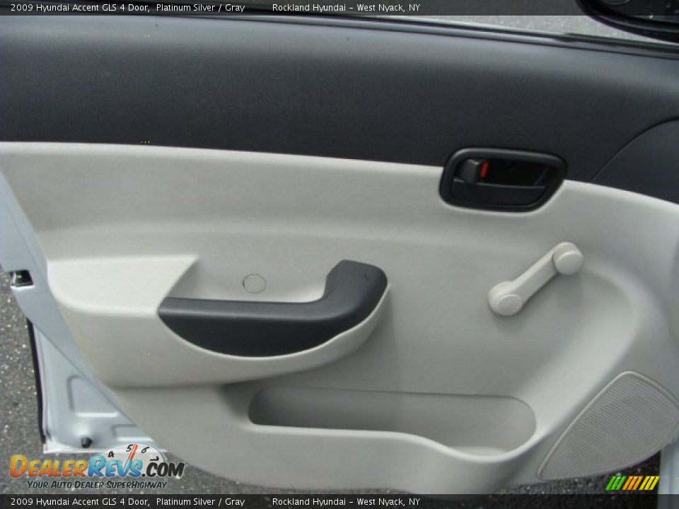 2009 Hyundai Accent GLS 4 Door Platinum Silver / Gray Photo #7