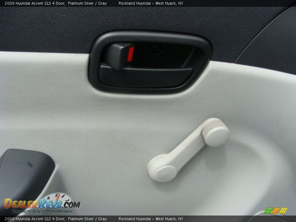 2009 Hyundai Accent GLS 4 Door Platinum Silver / Gray Photo #8