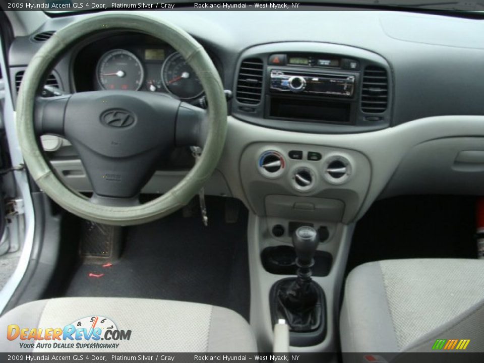 2009 Hyundai Accent GLS 4 Door Platinum Silver / Gray Photo #11