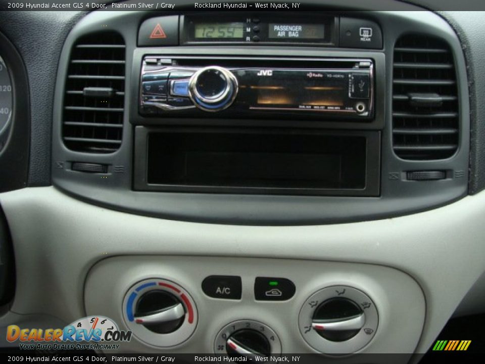 2009 Hyundai Accent GLS 4 Door Platinum Silver / Gray Photo #15